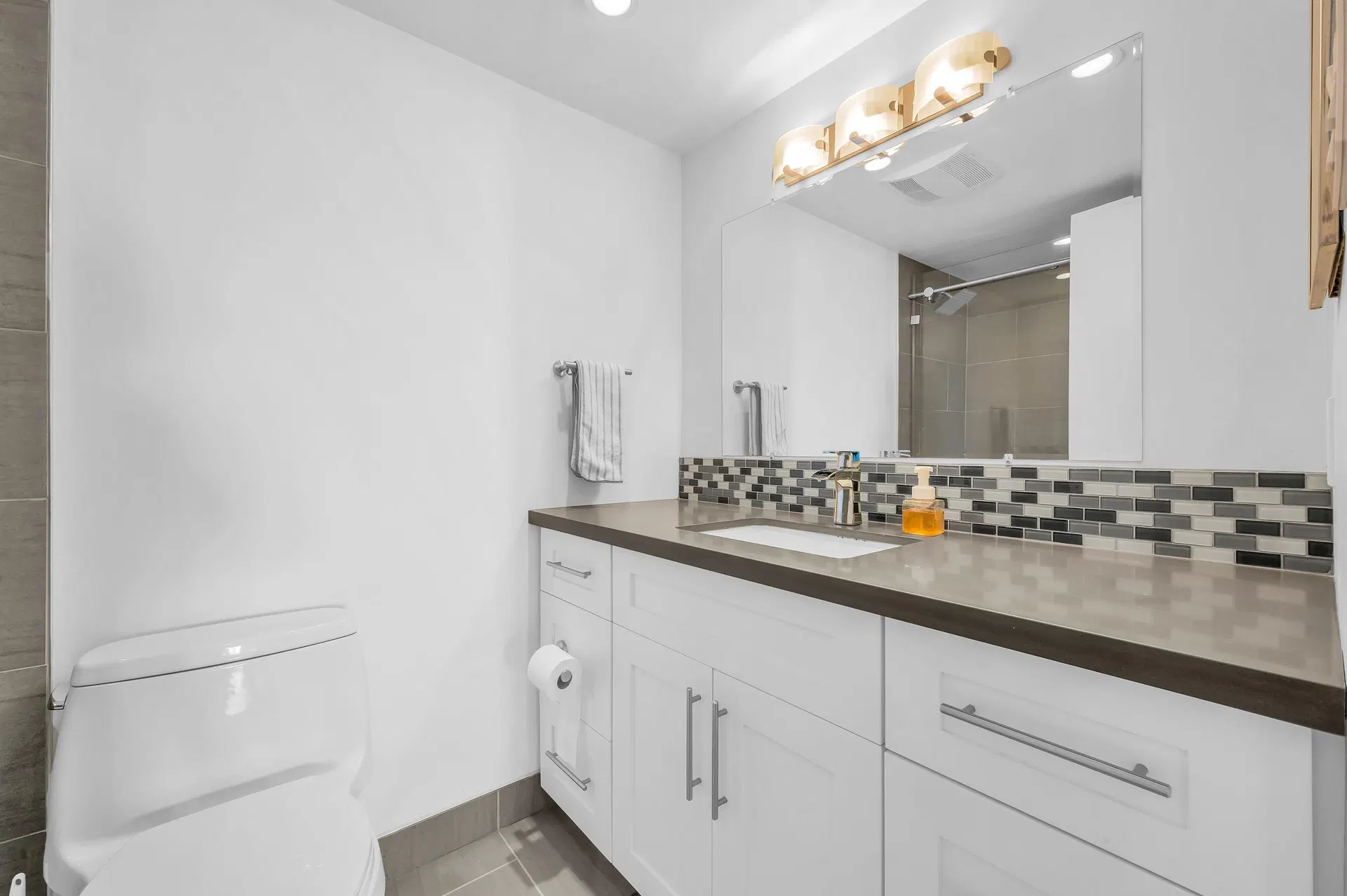 Photo 5 of 25 at #1206 – 4160 Sardis Street