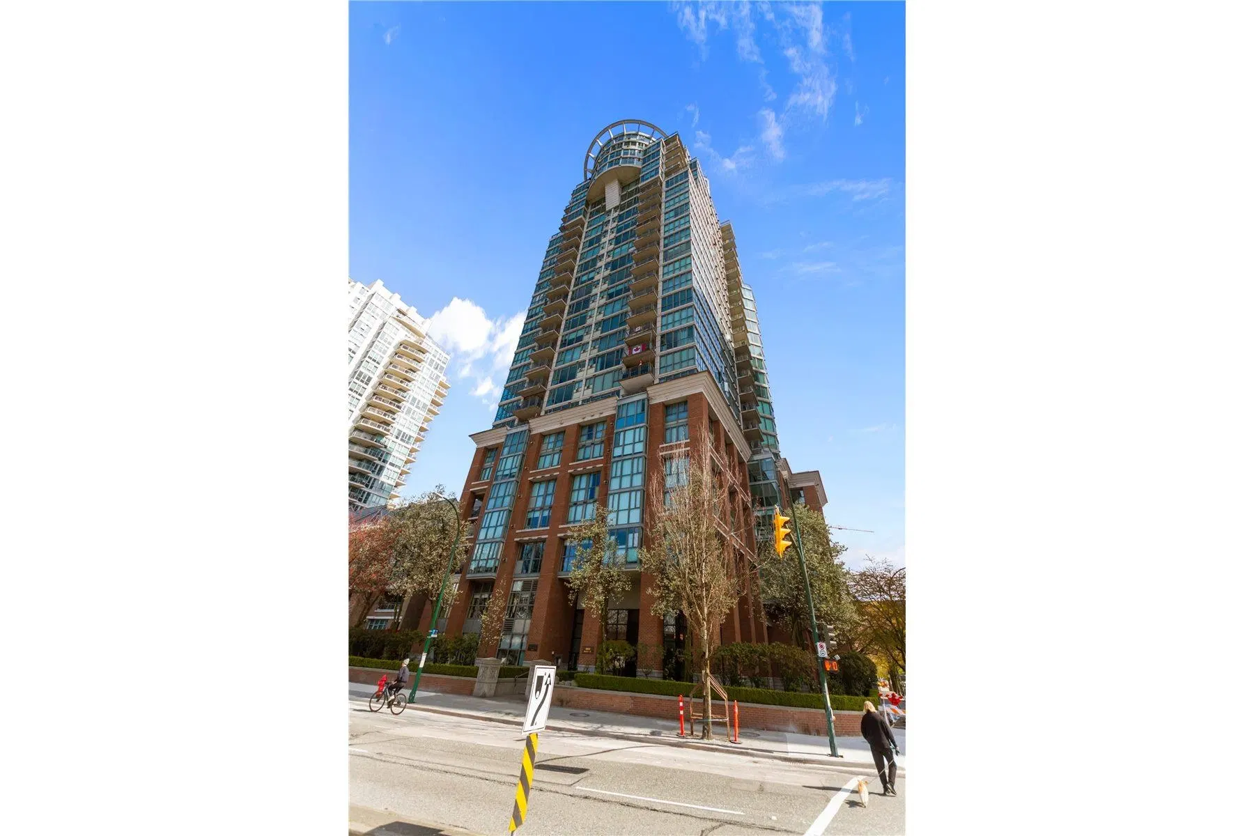 Photo 2 of 20 at #1503 – 1088 Quebec Street