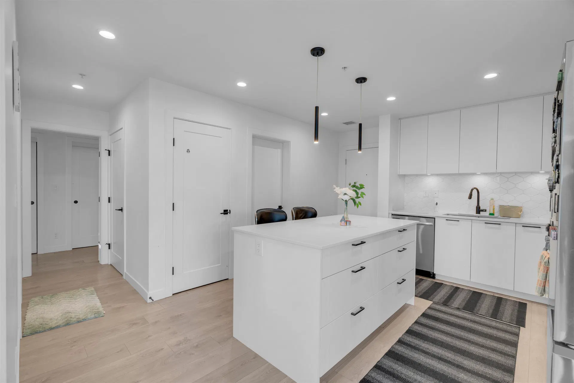 Photo 4 of 18 at #409 – 8379 201 Street