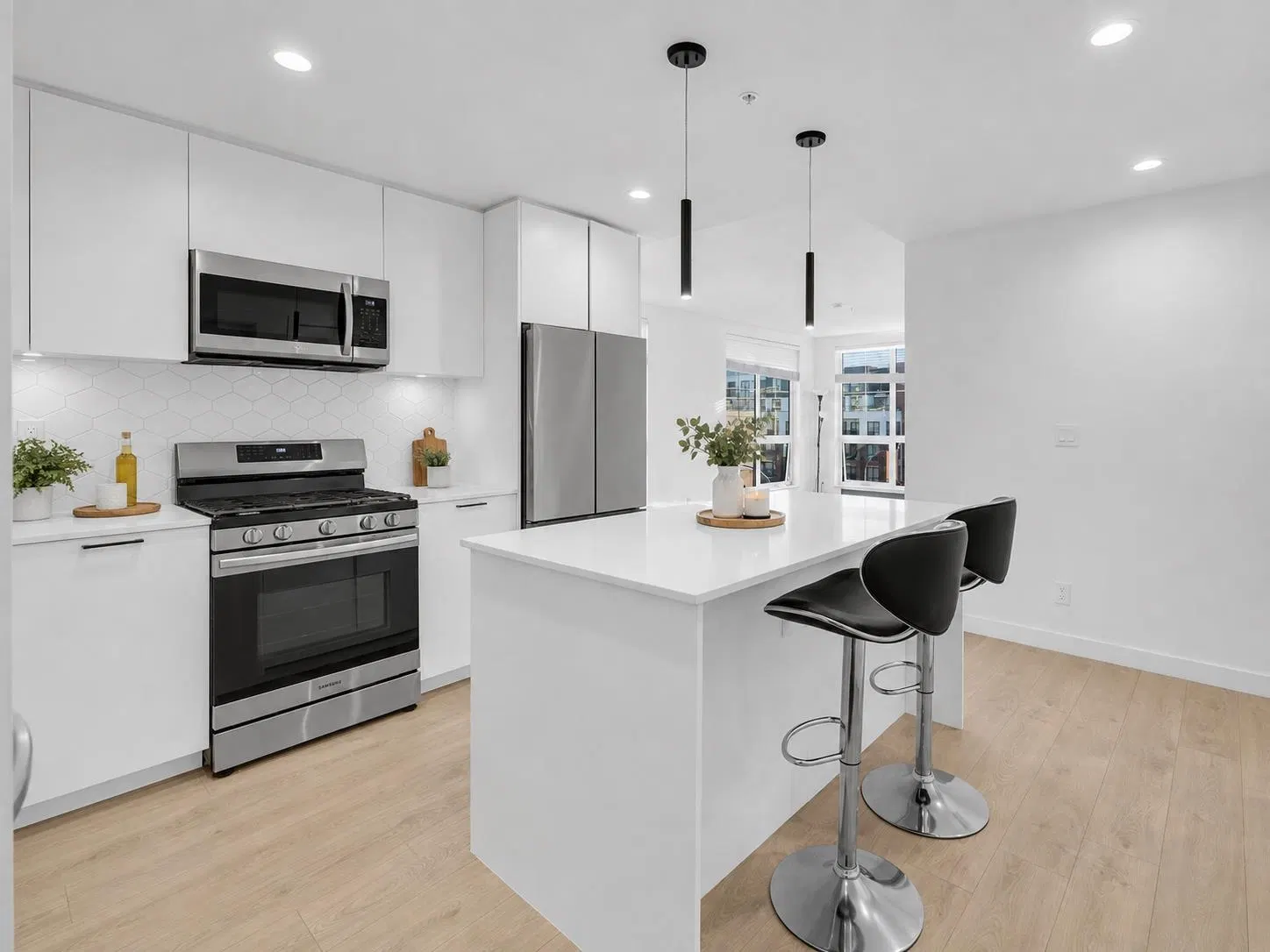 Photo 5 of 18 at #409 – 8379 201 Street