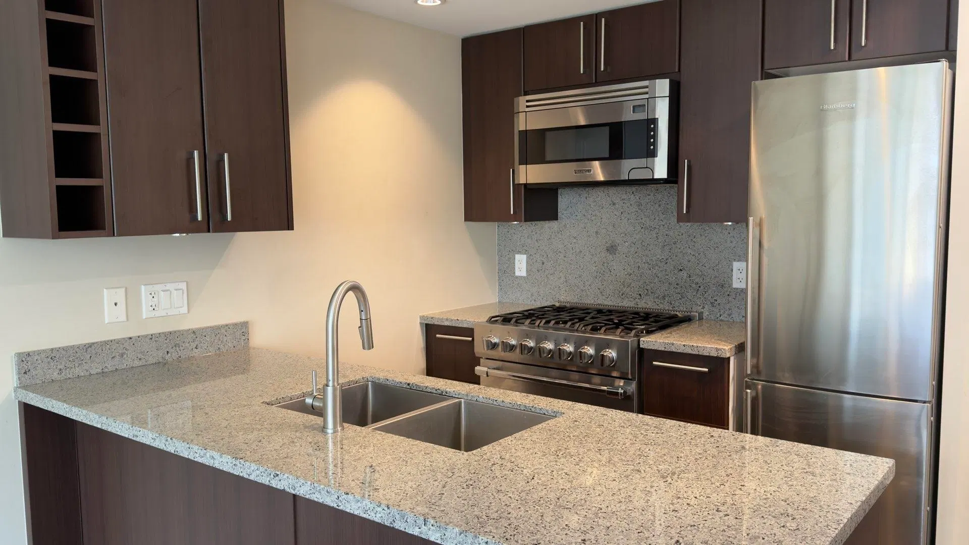 Photo 2 of 21 at #605 – 138 W 1st Avenue