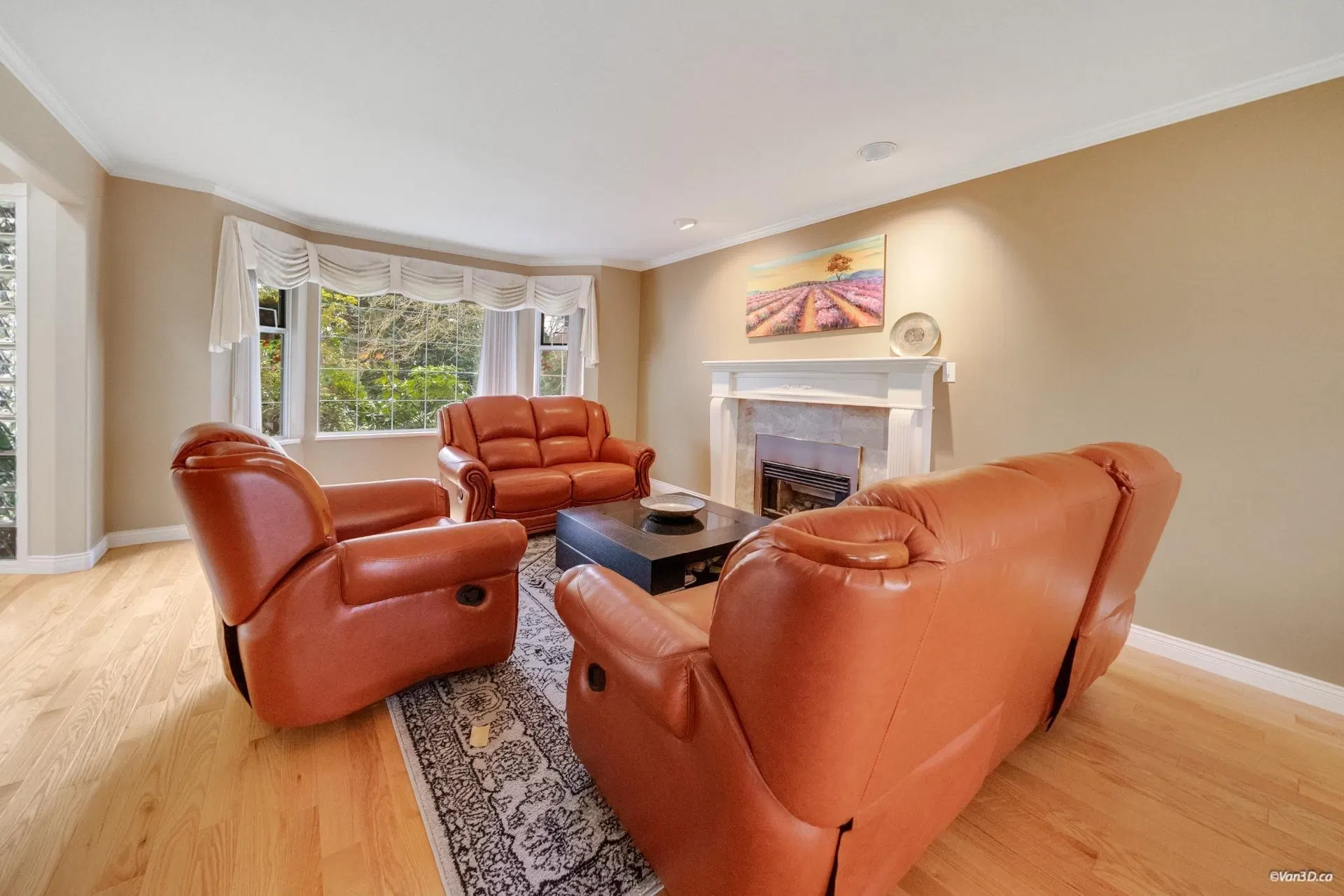 Photo 4 of 32 at 8569 141a Street