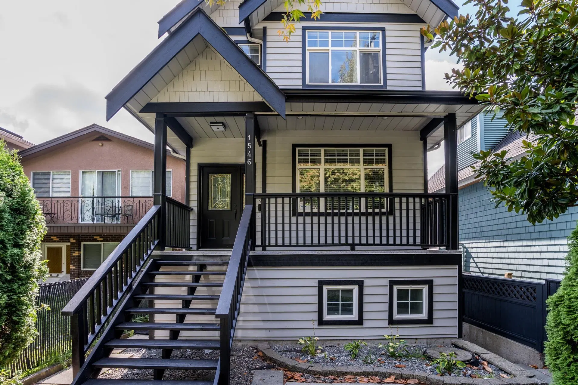 Photo 2 of 37 at 1546 E 2nd Avenue