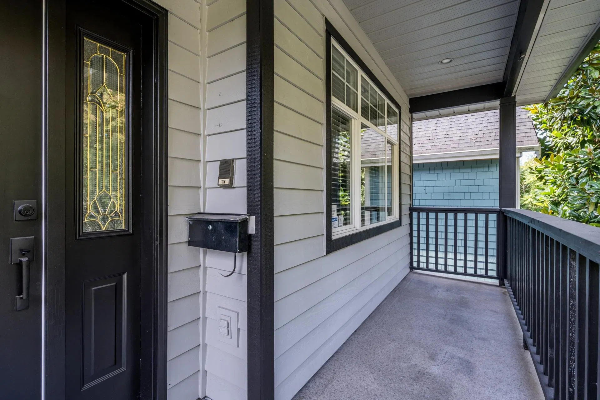Photo 4 of 37 at 1546 E 2nd Avenue