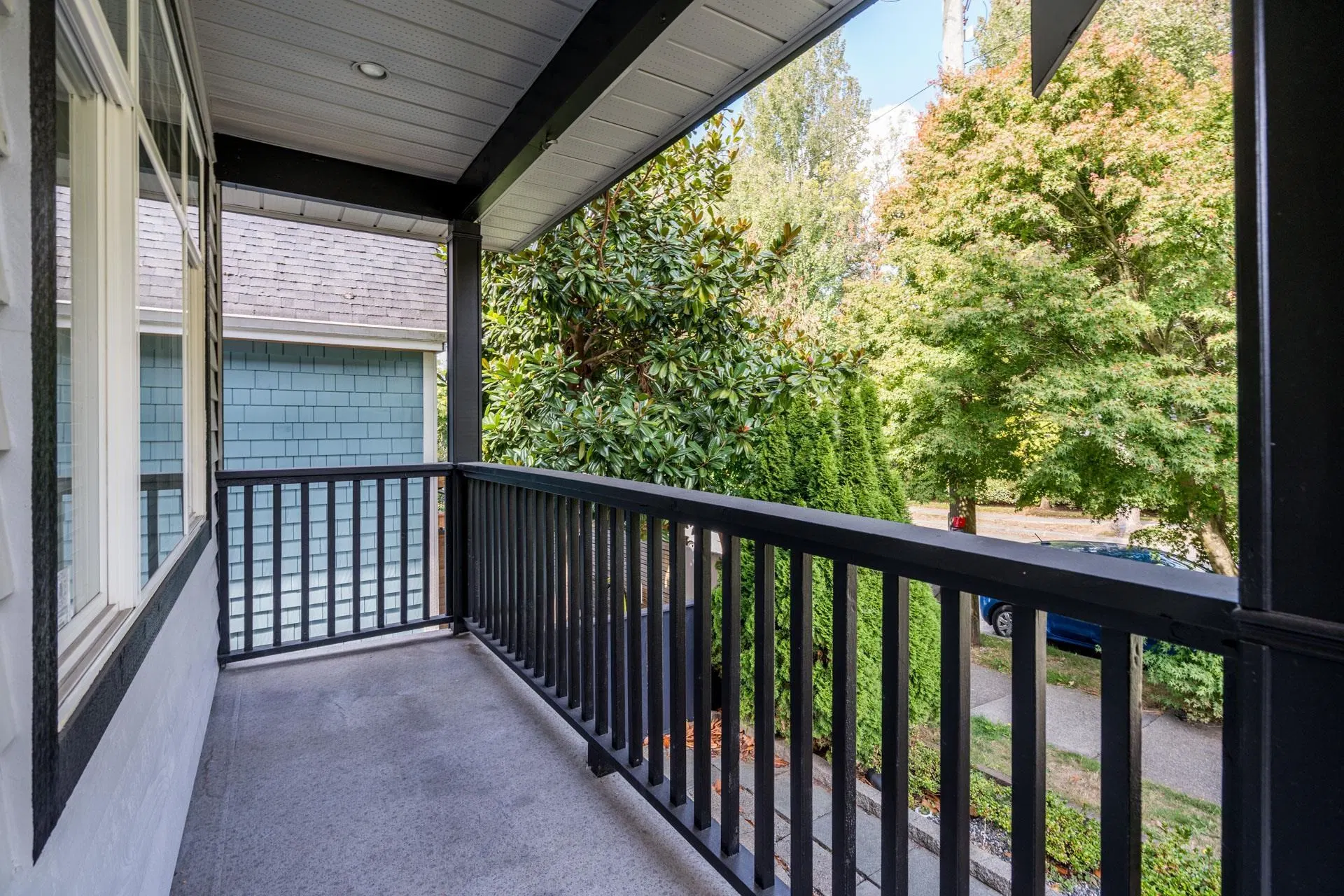 Photo 5 of 37 at 1546 E 2nd Avenue