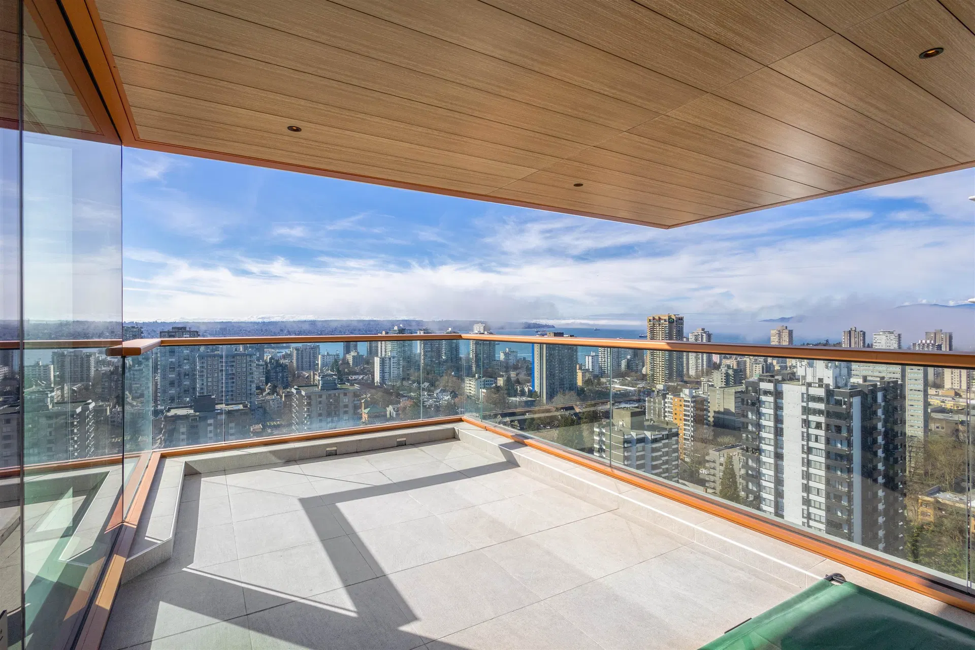 Photo 2 of 23 at #2601 – 1408 Robson St