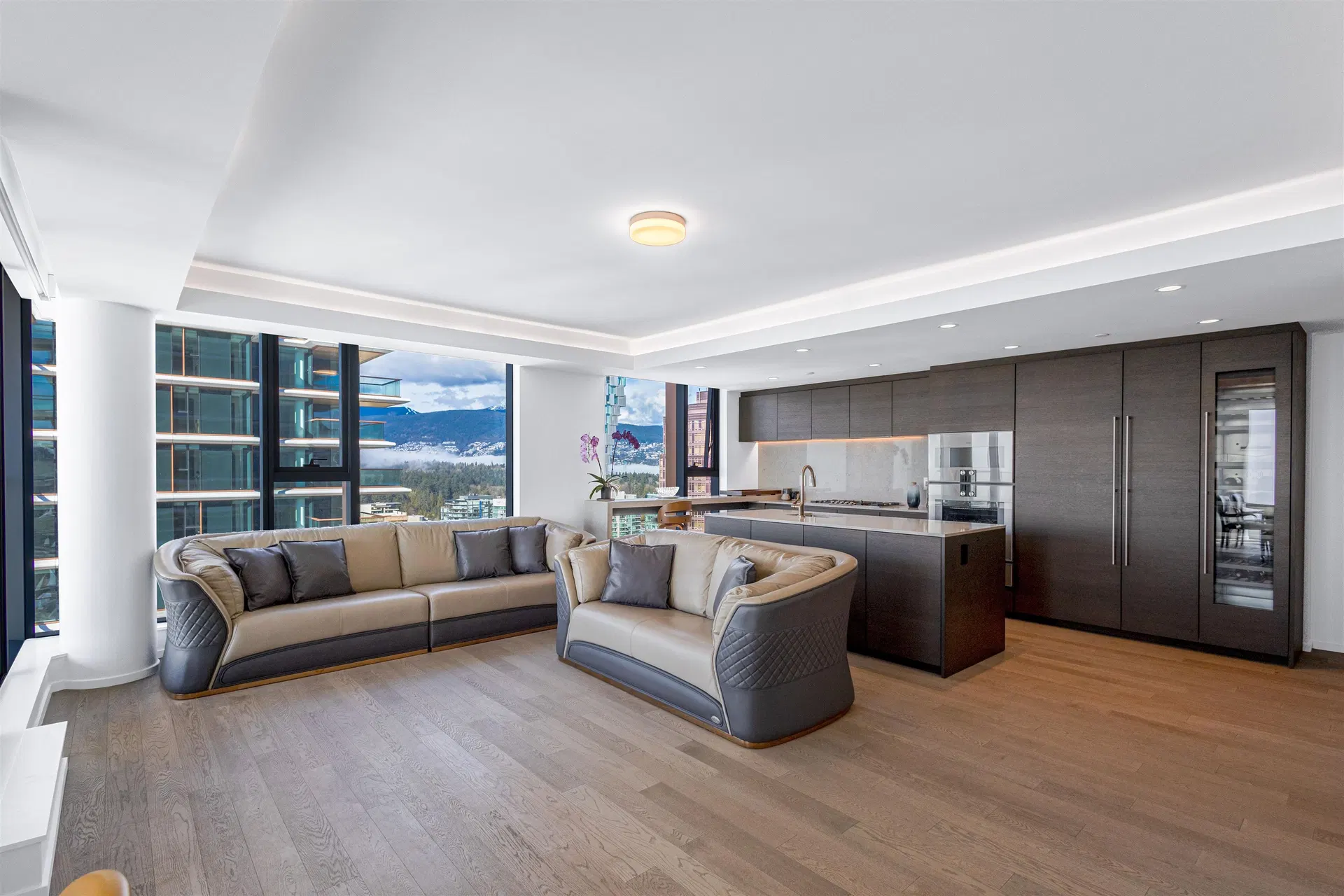 Photo 3 of 23 at #2601 – 1408 Robson St