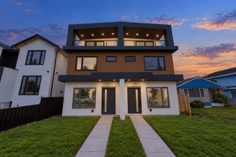 Photo 1 of 10 at UNIT1 – 1376 E 62nd Avenue