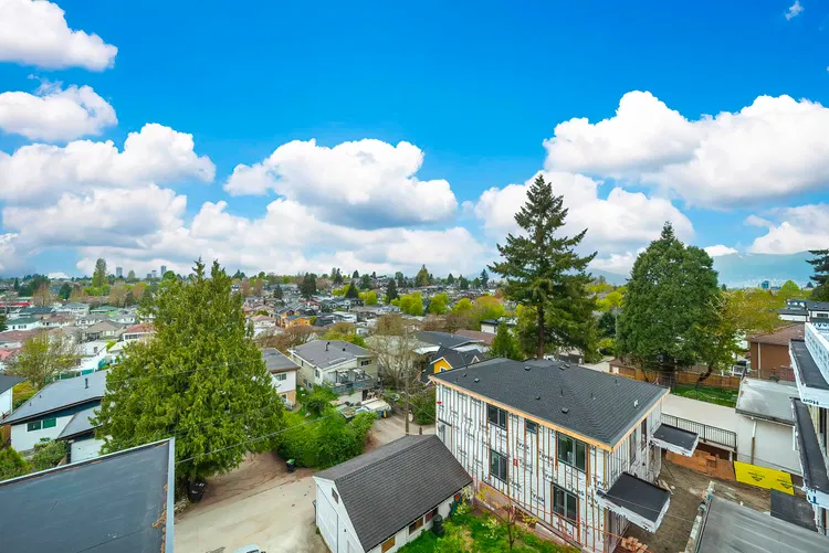 Photo 3 of 10 at UNIT1 – 1376 E 62nd Avenue