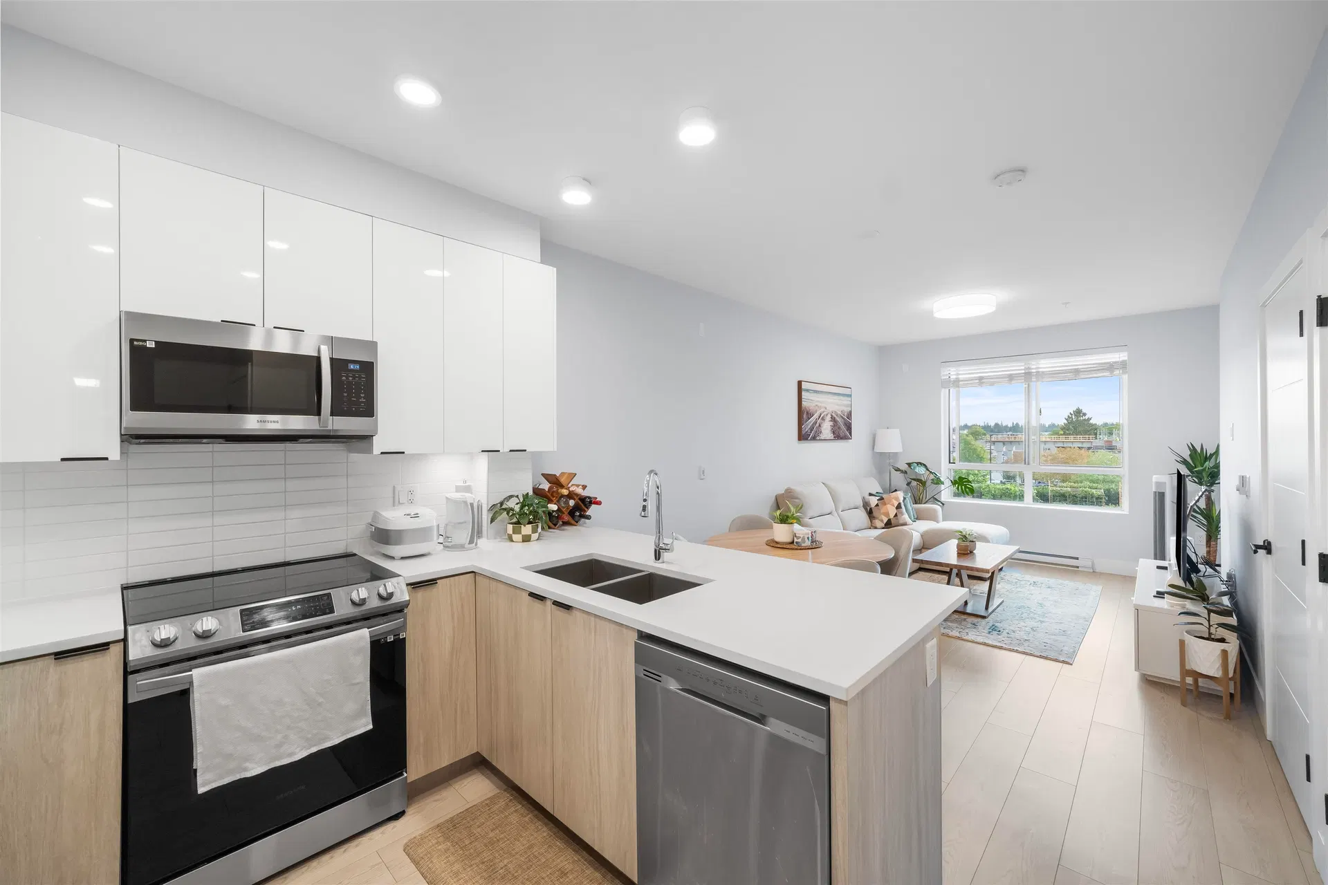Photo 2 of 36 at #328 – 20360 Logan Avenue