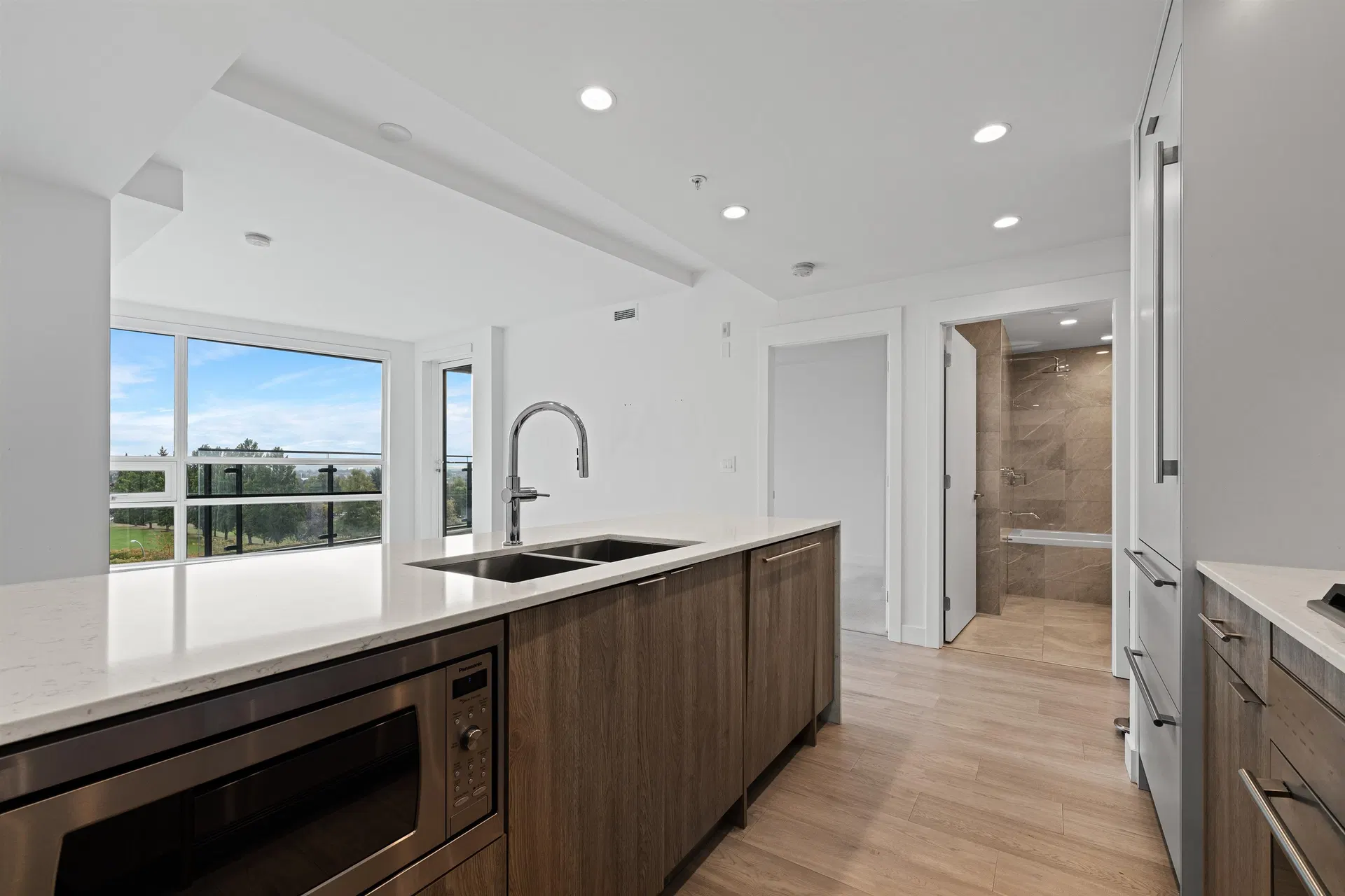 Photo 5 of 21 at #408 – 7638 Cambie Street