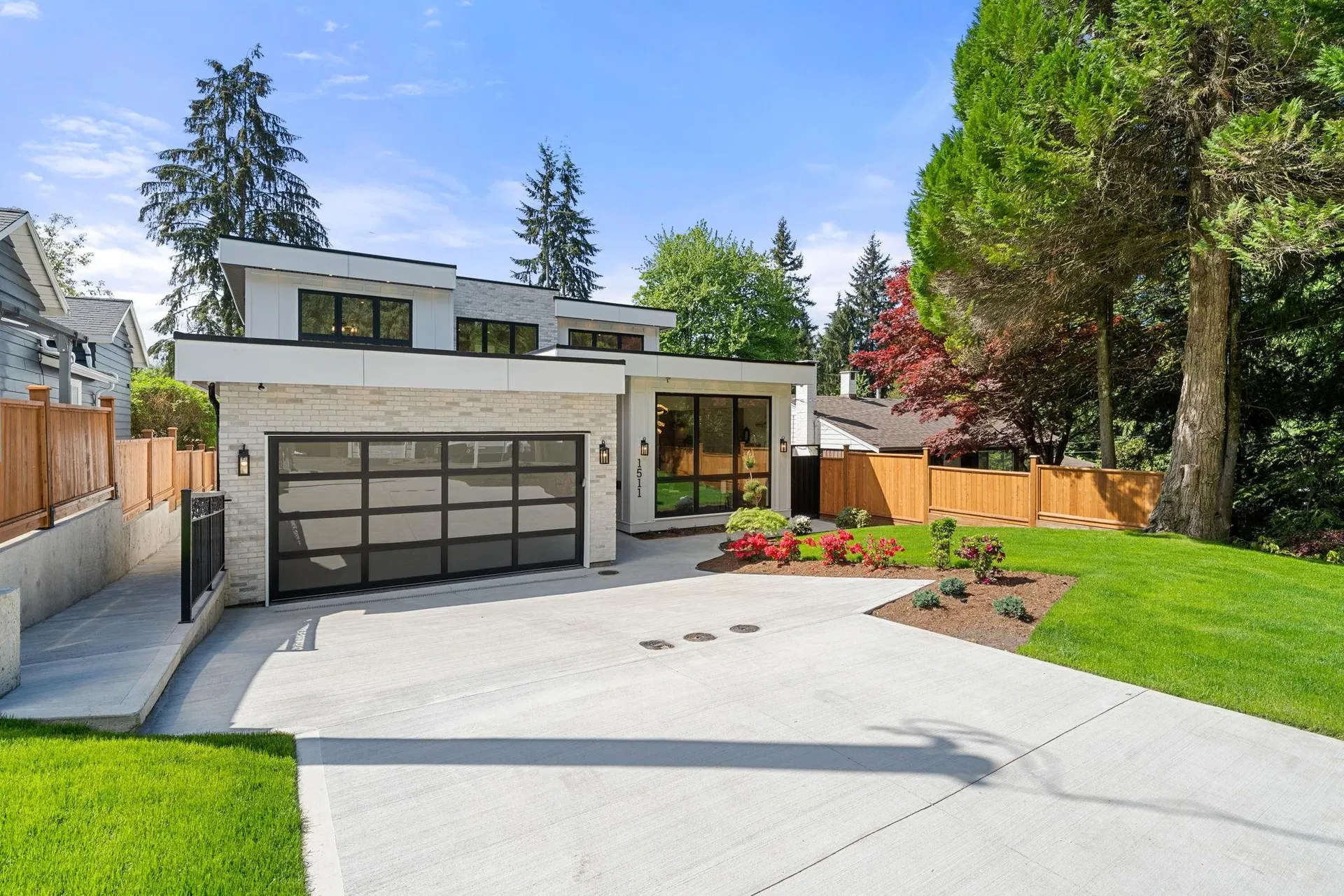 Photo 4 of 39 at 1511 Burrill Avenue