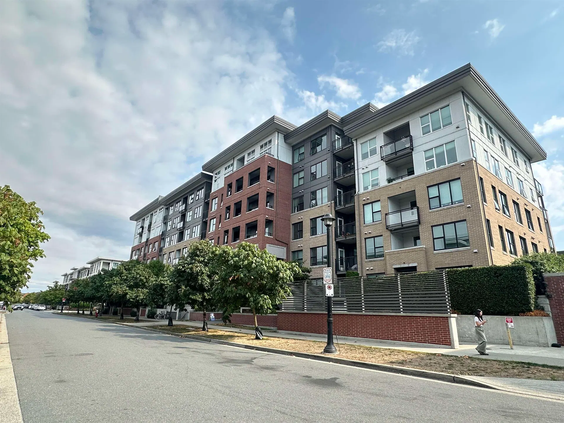Photo 2 of 31 at #613 – 9388 Tomicki Avenue