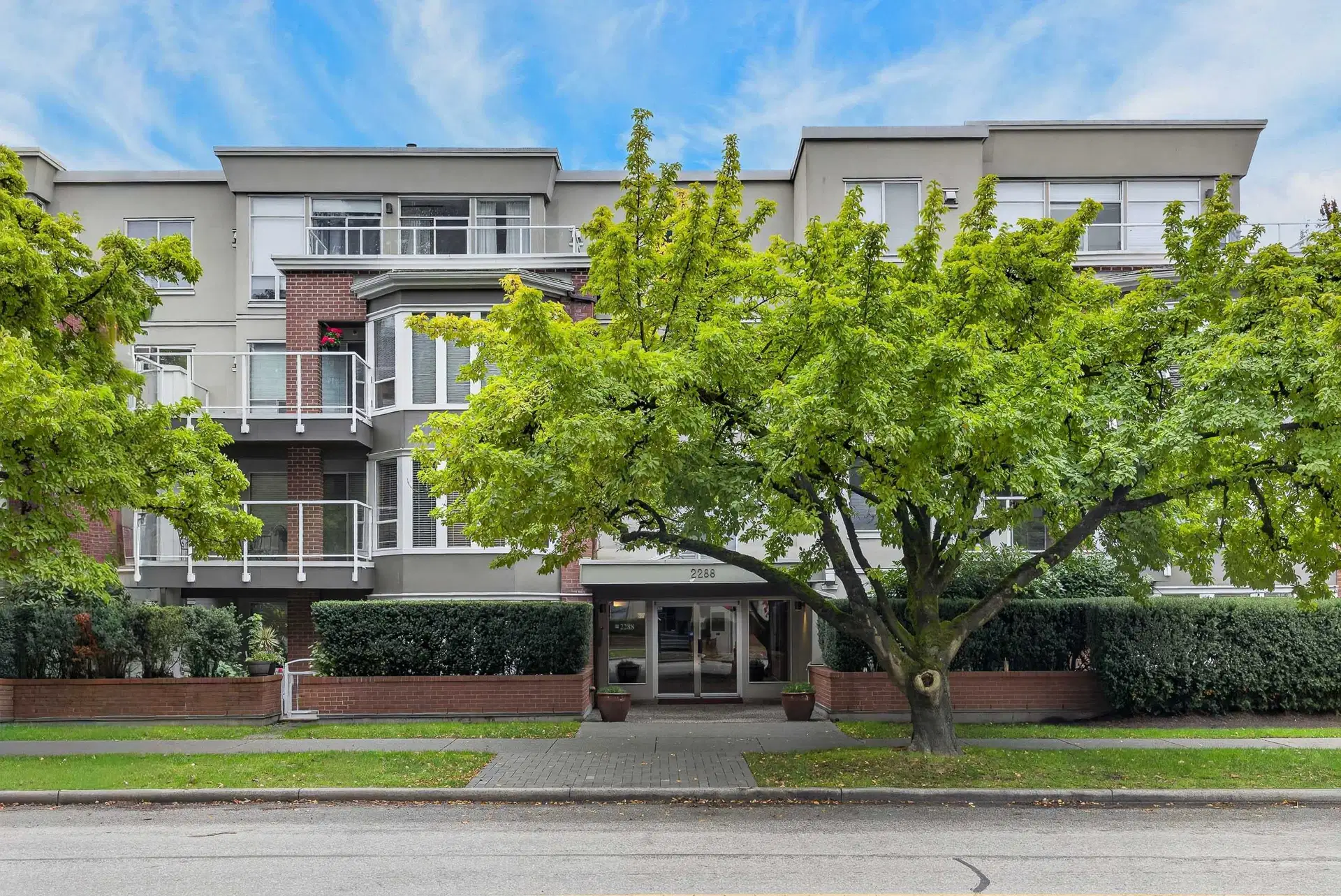#208 – 2288 12th Avenue