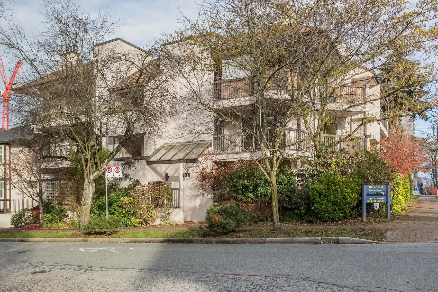 Photo 3 of 17 at #303 – 1405 Haro Street