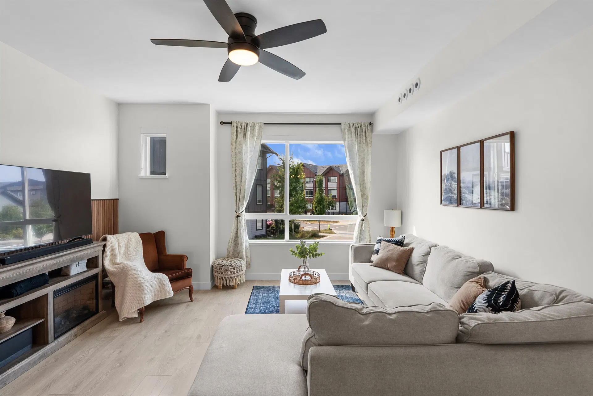 Photo 3 of 33 at #32 – 4375 Cormorant Way