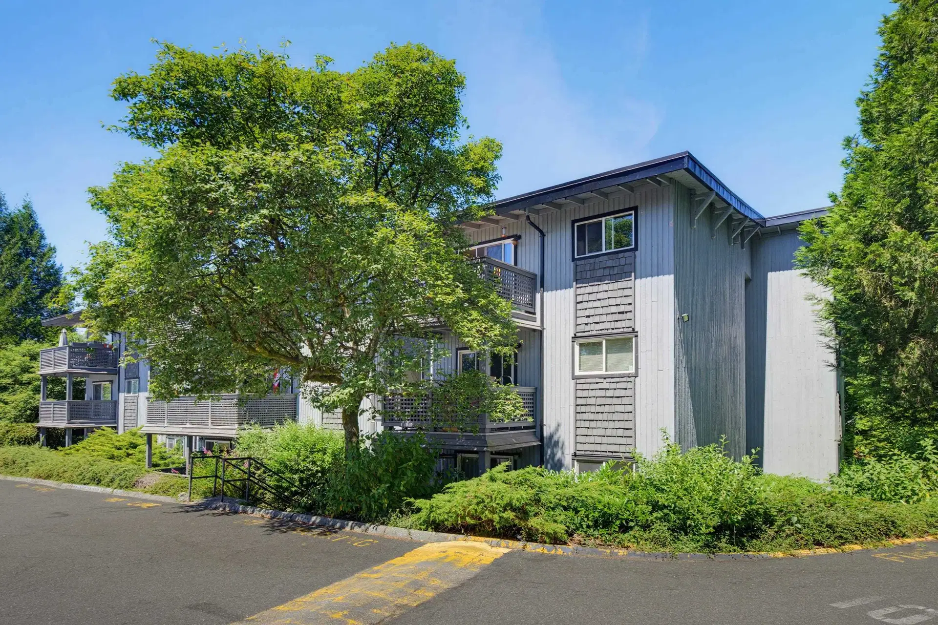 #117 – 200 Westhill Place