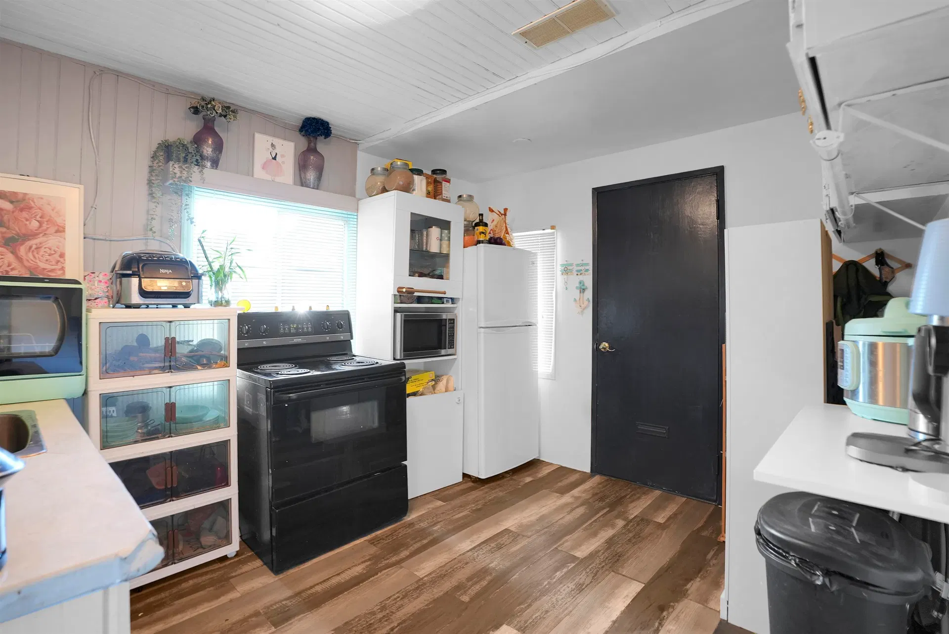 Photo 3 of 15 at 942 Lee Street