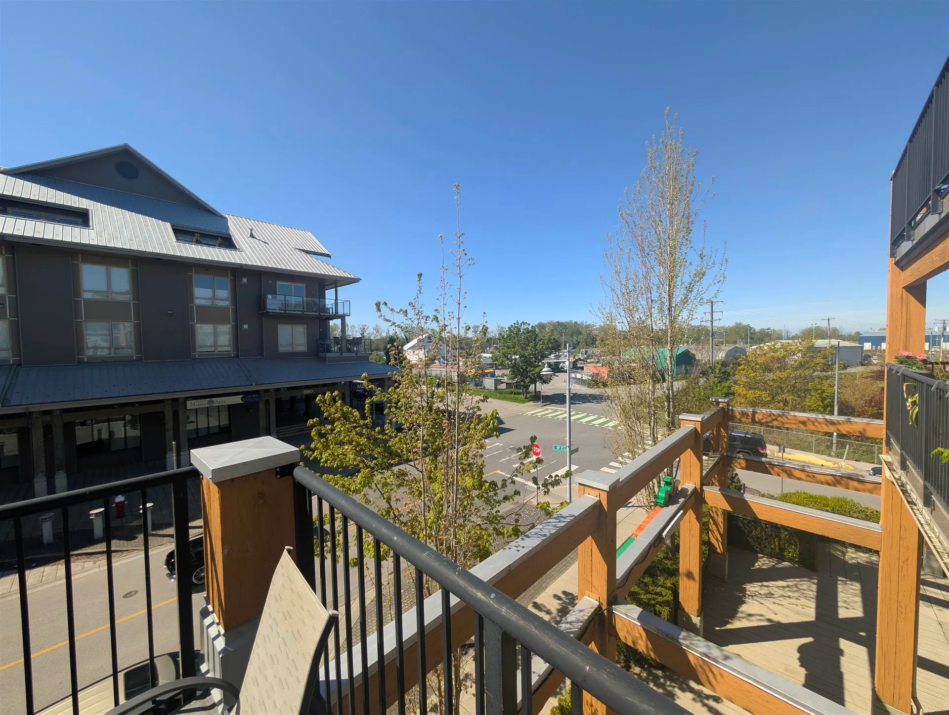 Photo 2 of 12 at #206 – 6077 London Road