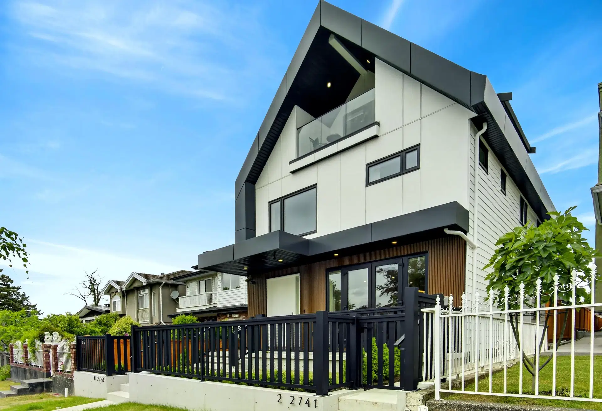 #1 – 2741 7th Avenue