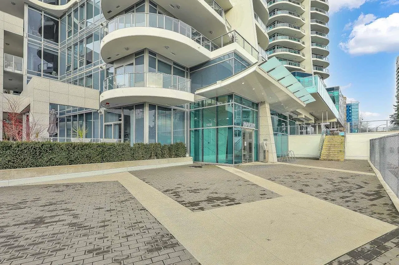 Photo 3 of 32 at #804 – 1500 Martin Street