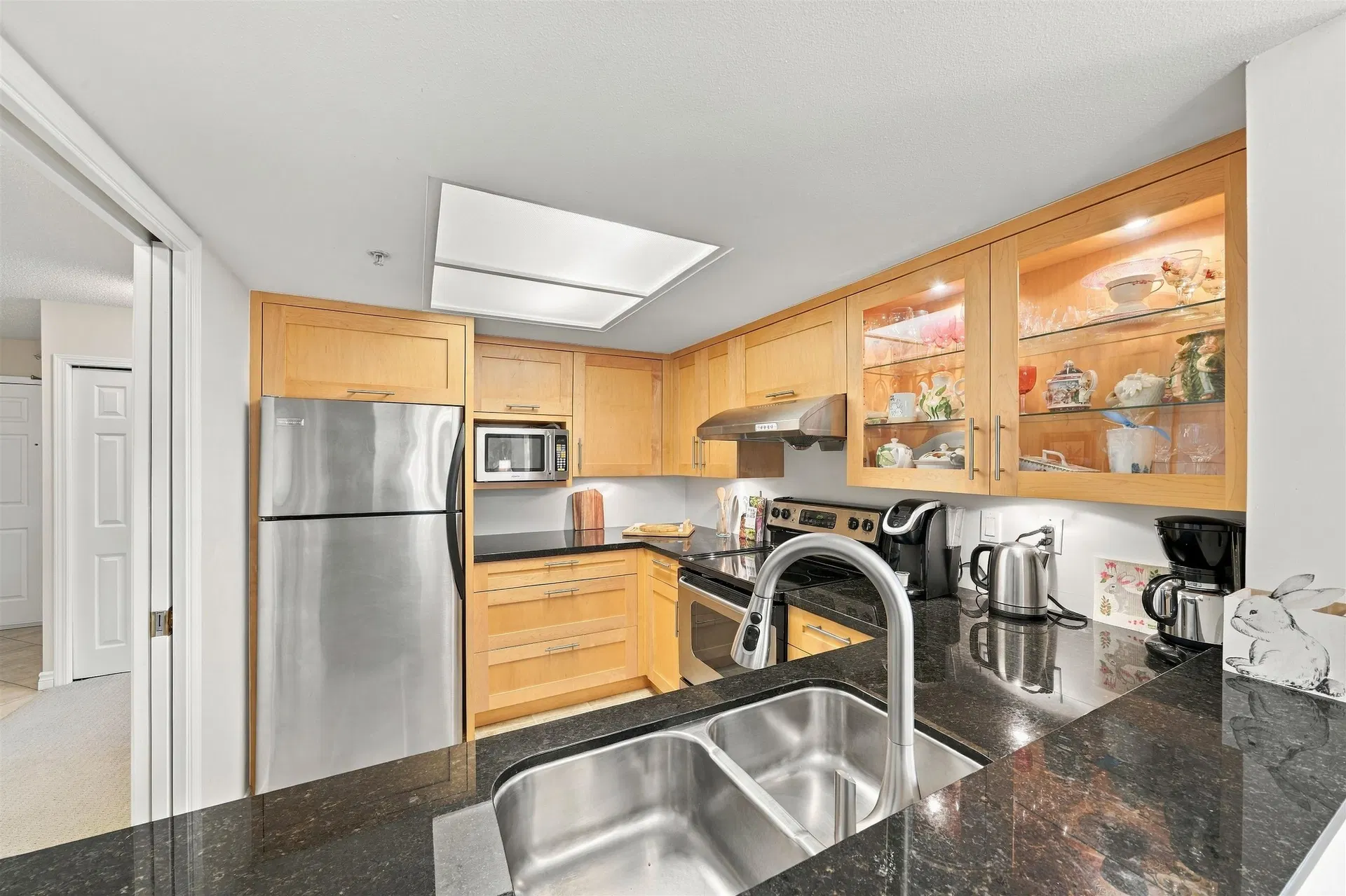 Photo 5 of 40 at #904 – 200 Newport Drive