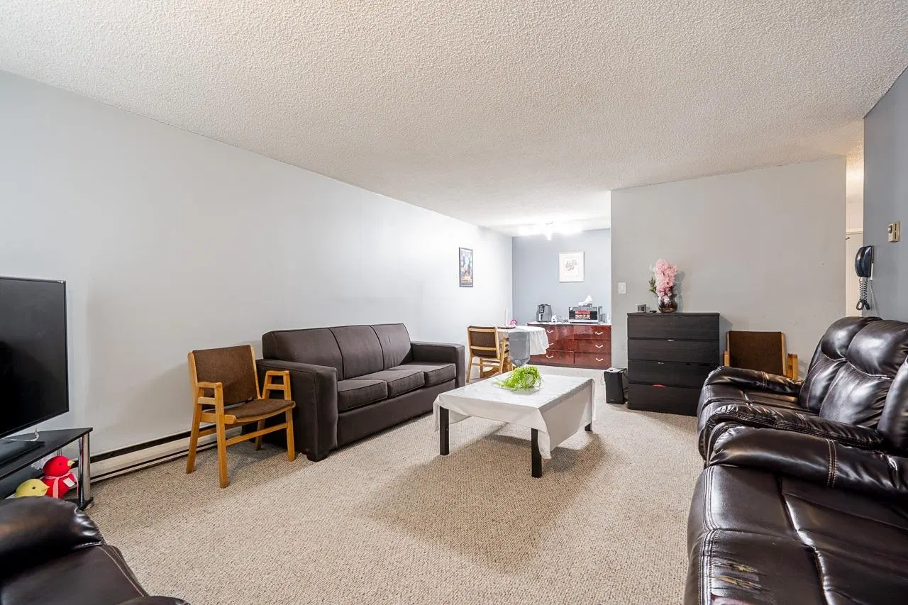 Photo 4 of 32 at #209 – 15238 100 Avenue
