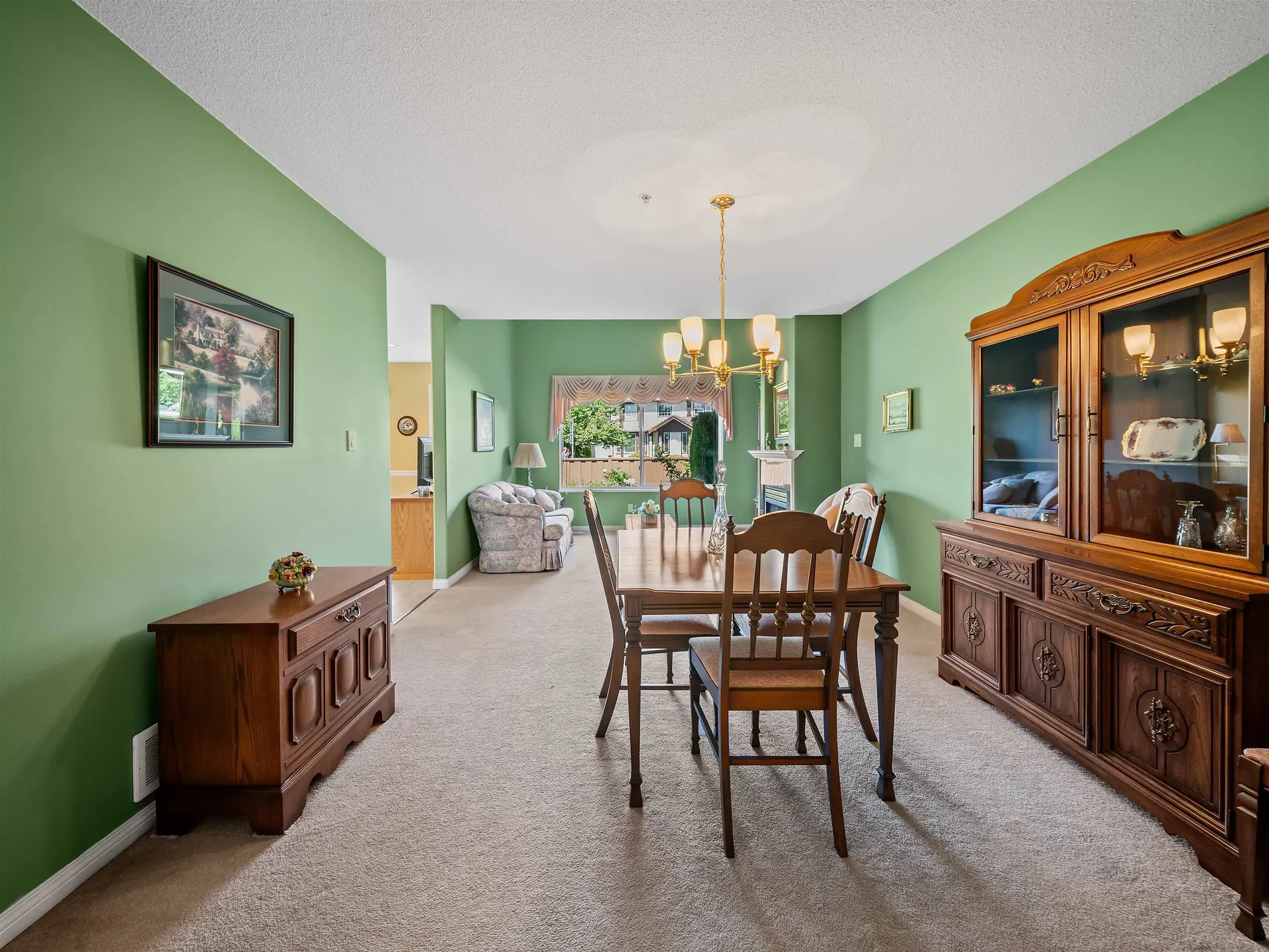Photo 4 of 31 at #3 – 1370 Riverwood Gate