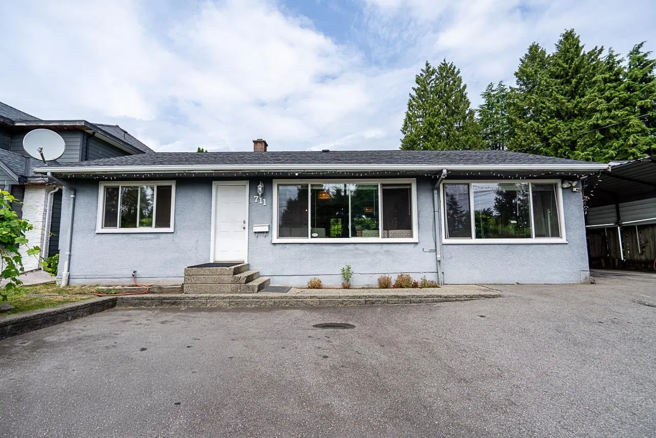 Photo 2 of 36 at 711 Alderson Avenue
