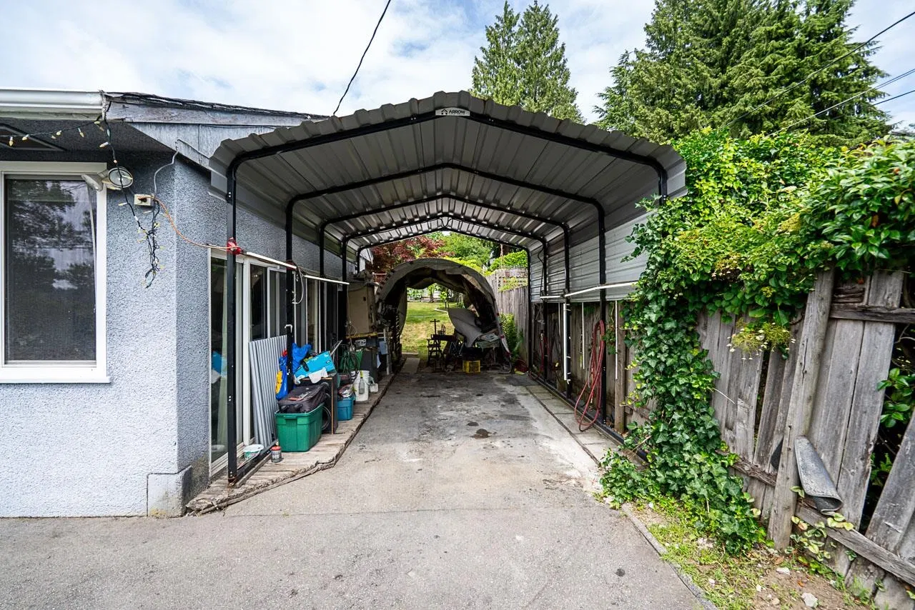 Photo 5 of 36 at 711 Alderson Avenue
