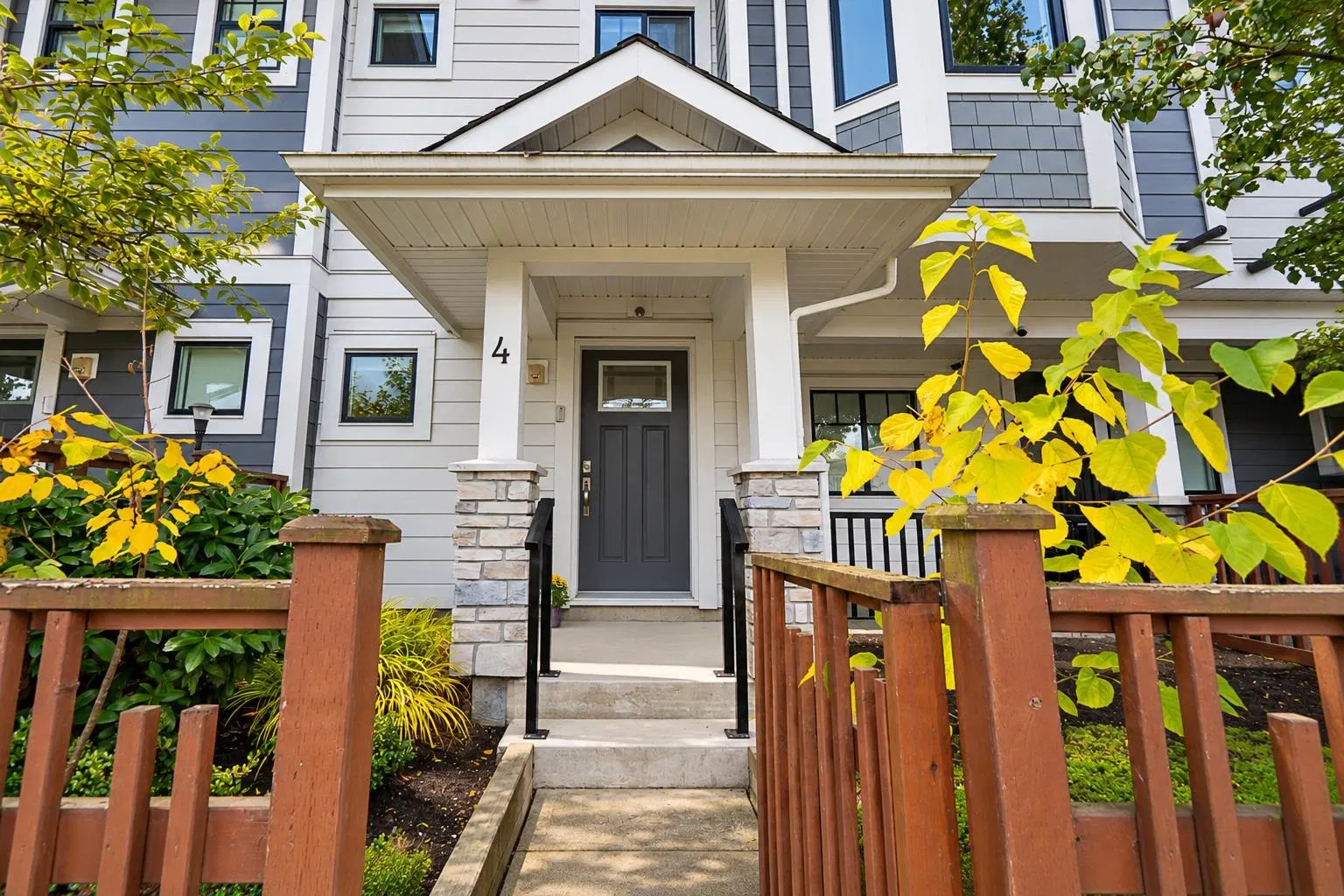 Photo 4 of 35 at #4 – 189 Wood Street
