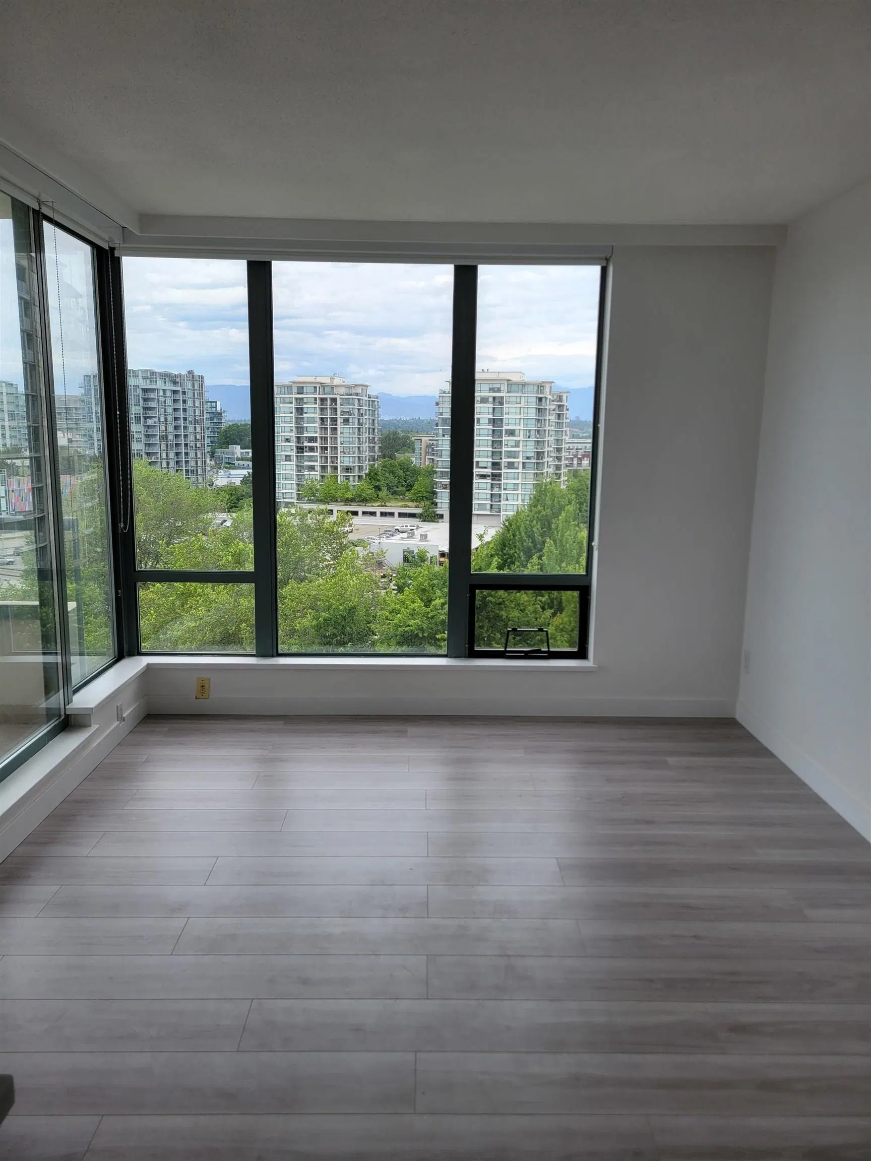Photo 3 of 8 at #1202 – 5911 Alderbridge Way