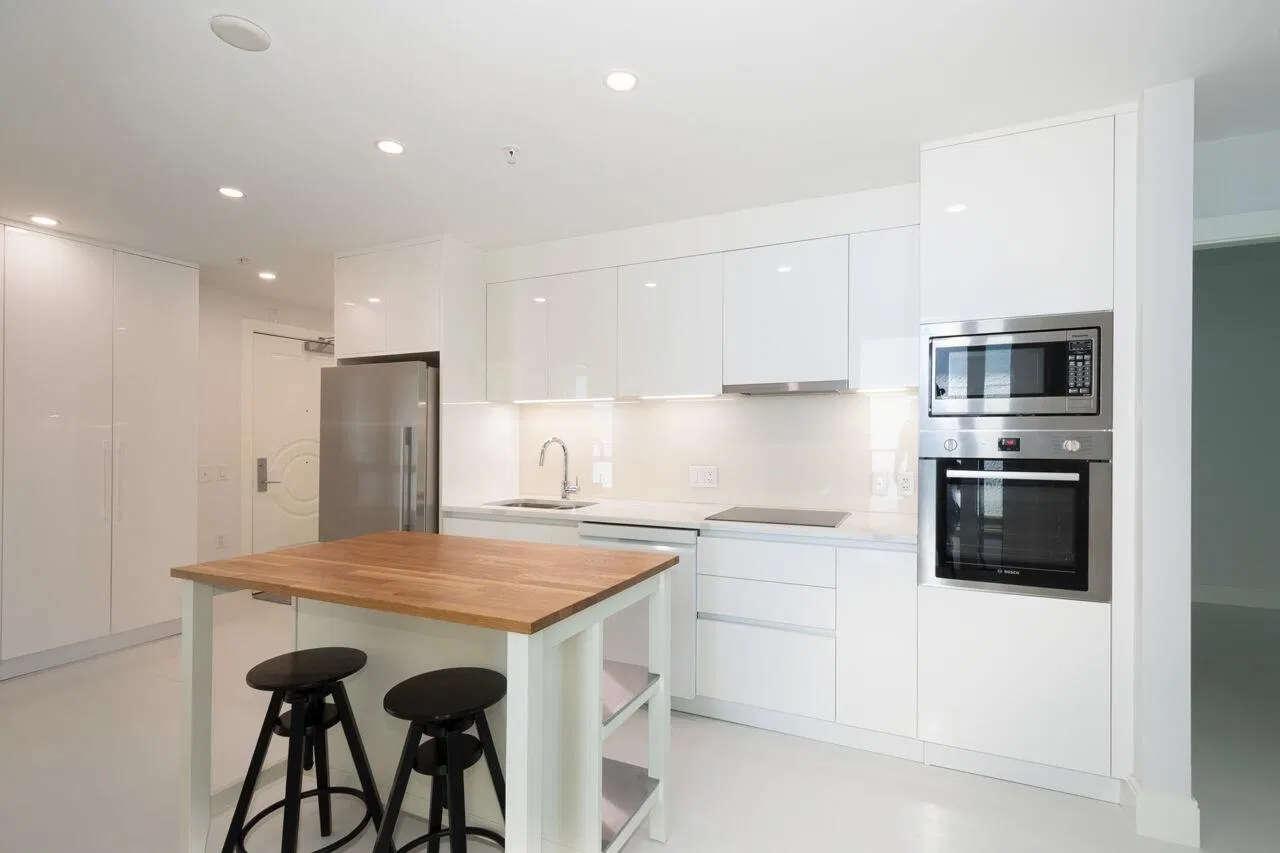 Photo 4 of 40 at #203 – 2239 W 7th Avenue