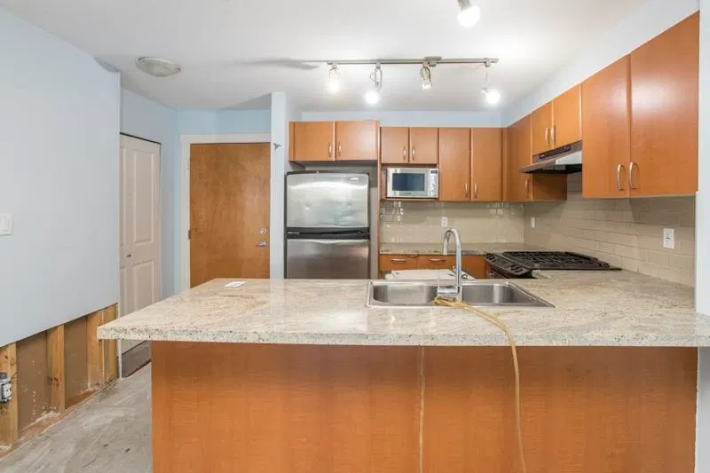 Photo 5 of 40 at #313 – 4728 Dawson Street