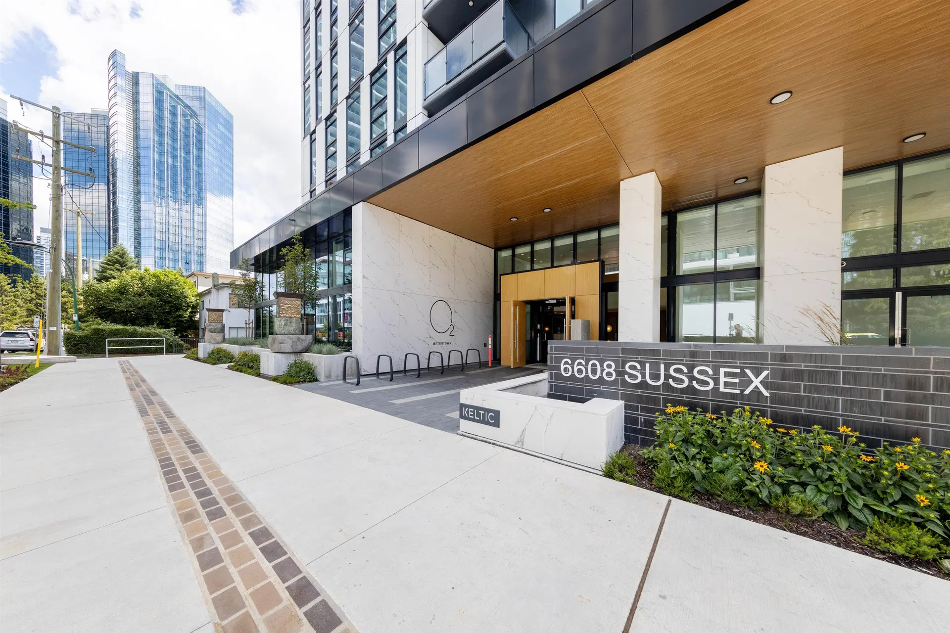 Photo 2 of 40 at #2810 – 6608 Sussex Avenue