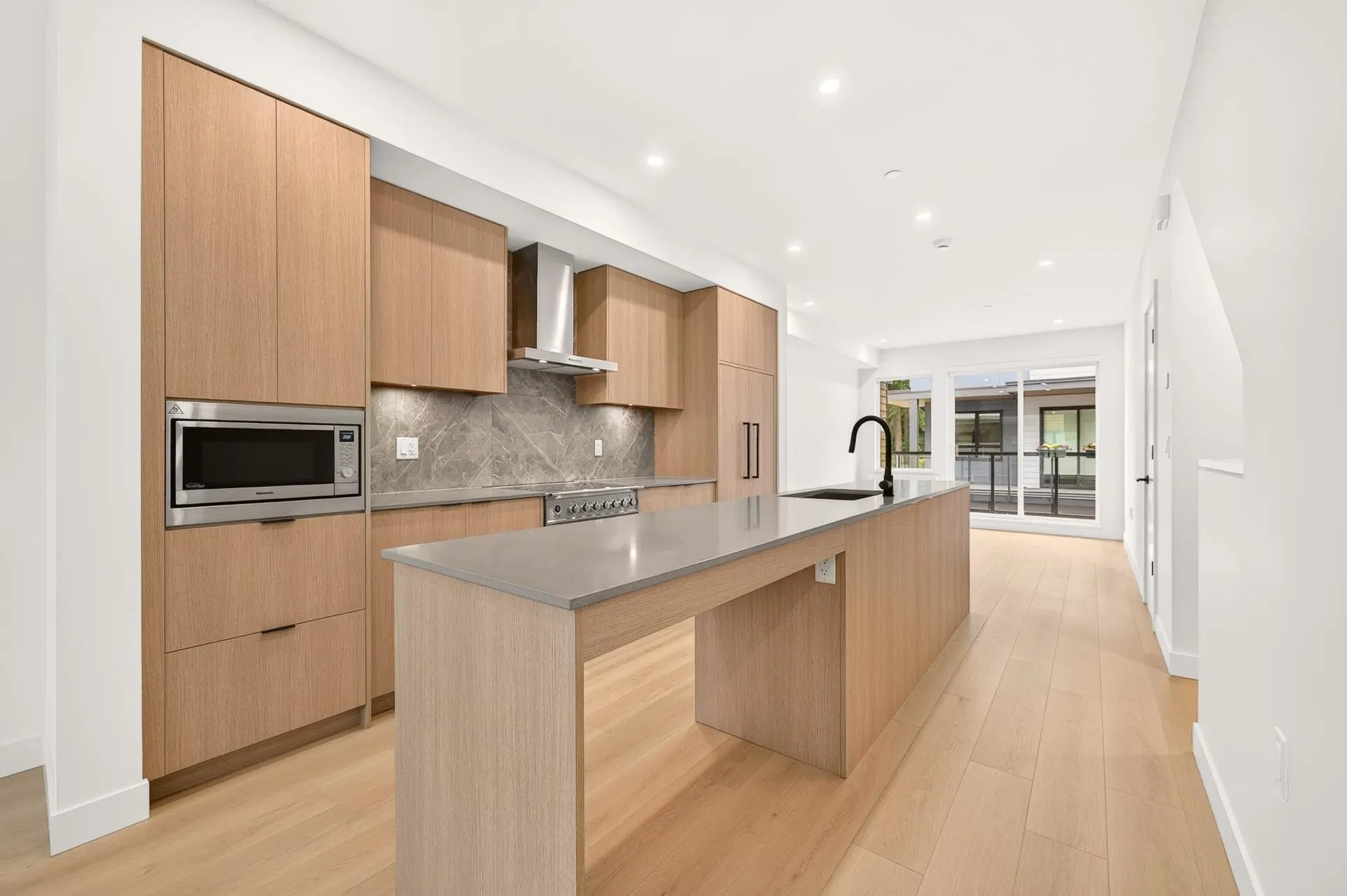 Photo 5 of 18 at #102 – 932 Lytton Street