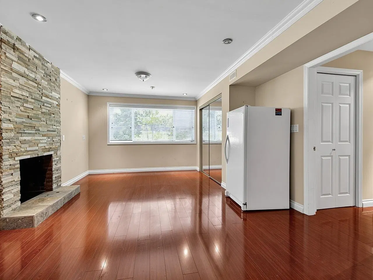 Photo 4 of 23 at 1106 Heywood Street