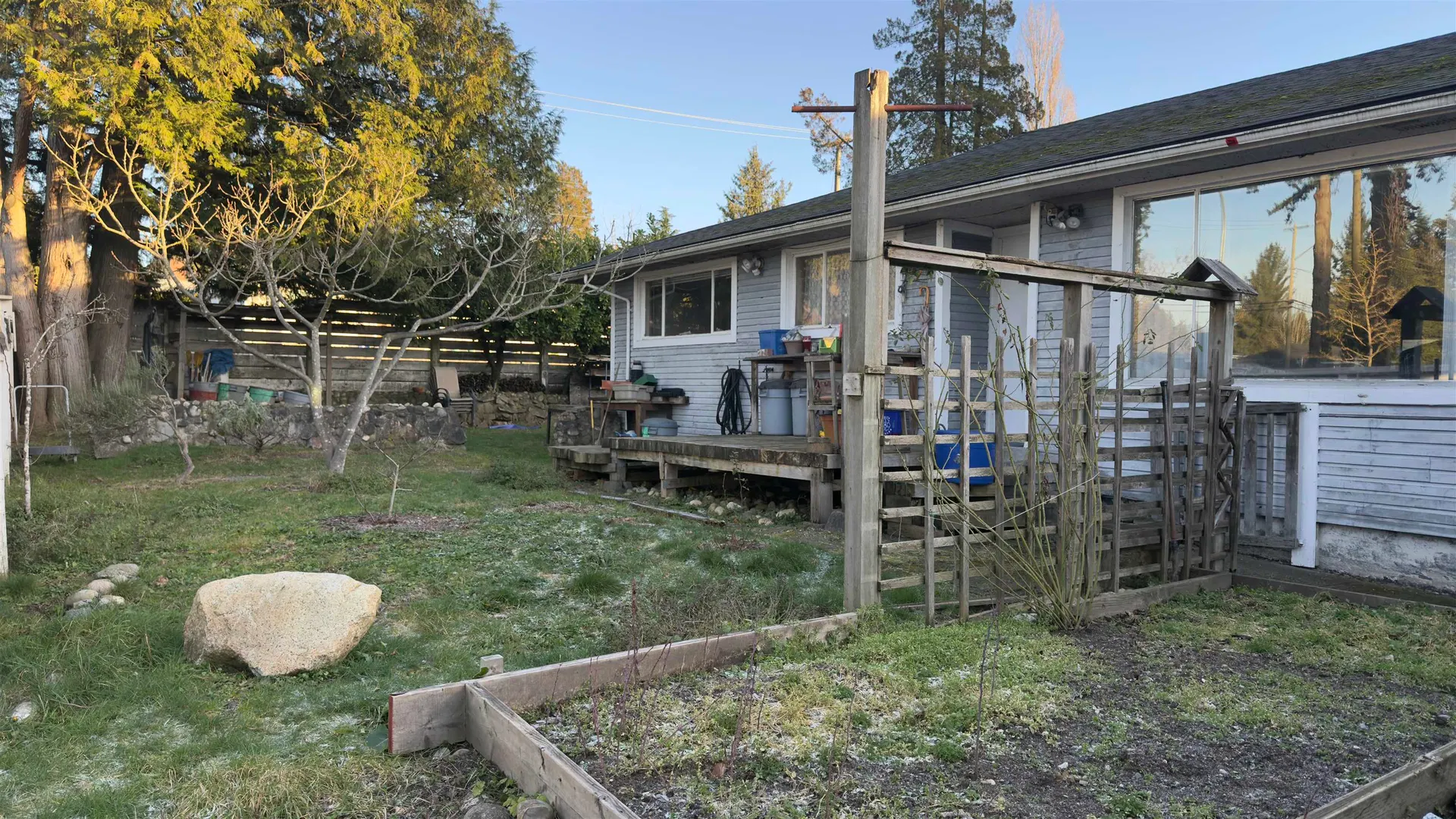 Photo 4 of 18 at 9401 Dawson Crescent