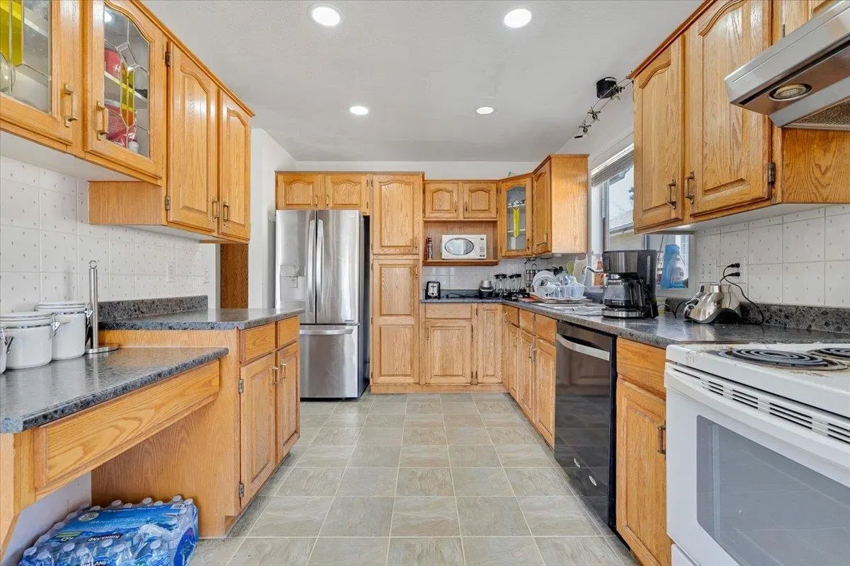 Photo 3 of 26 at 8648 140 Street