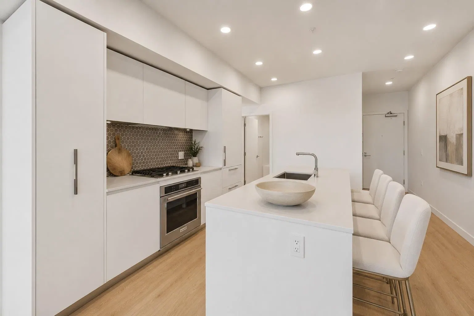 Photo 3 of 30 at #621 – 1500 Scott Crescent
