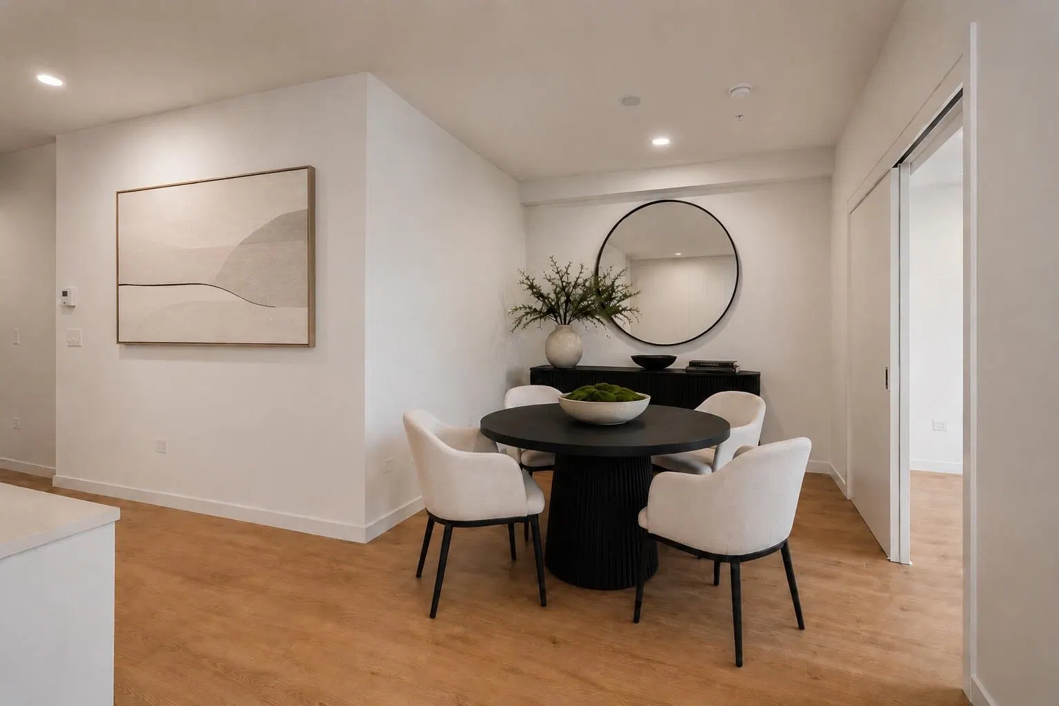 Photo 4 of 30 at #621 – 1500 Scott Crescent