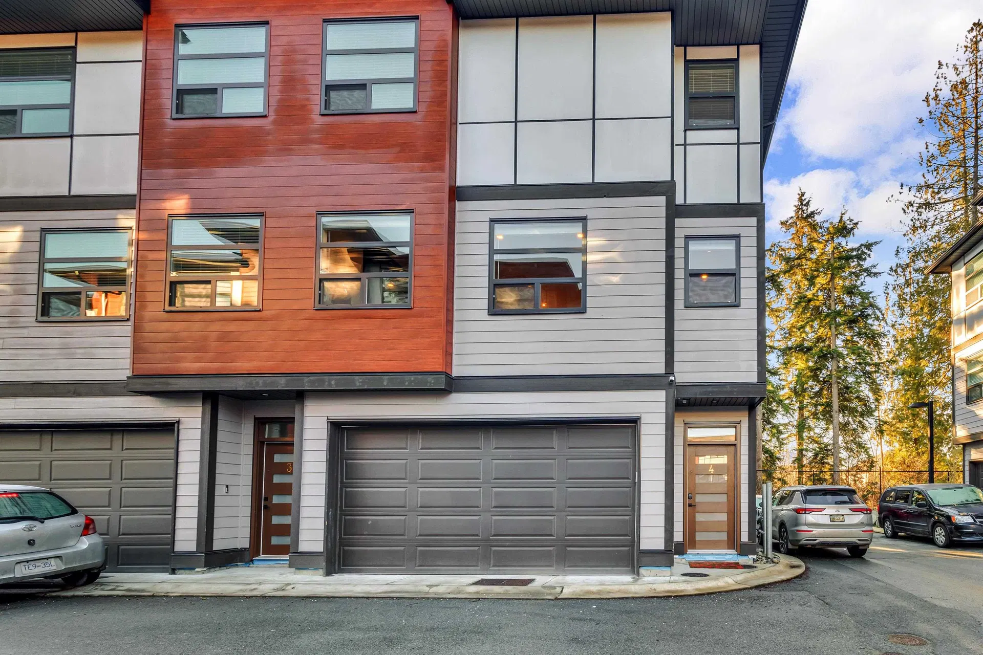 Photo 1 of 34 at #4 – 32970 Tunbridge Avenue