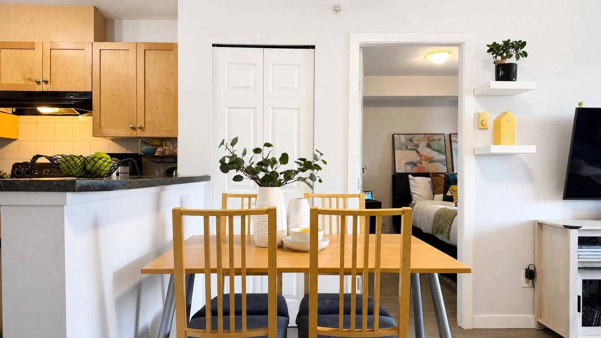 Photo 2 of 21 at #3411 – 240 Sherbrooke Street