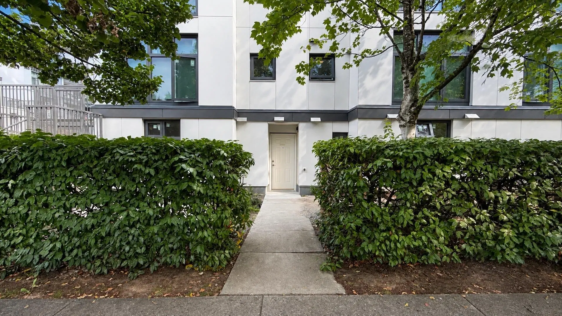 #1 – 2528 Broadway