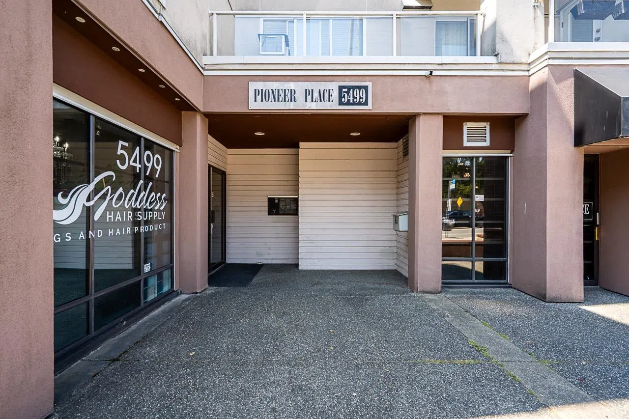 Photo 3 of 39 at #206 – 5499 203 Street