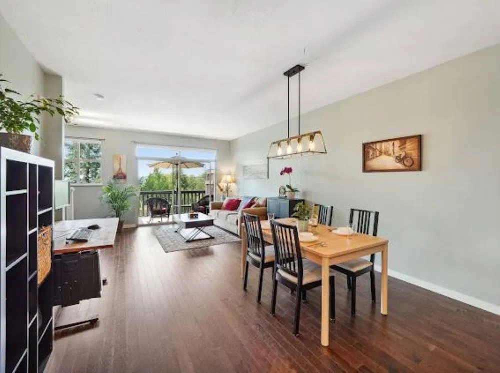 Photo 5 of 21 at 320 Decaire Street