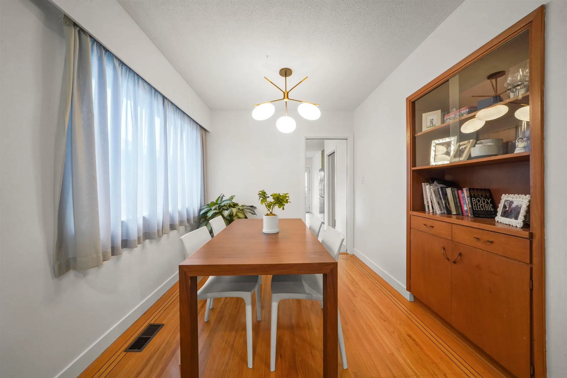 Photo 4 of 28 at 75 Springer Avenue
