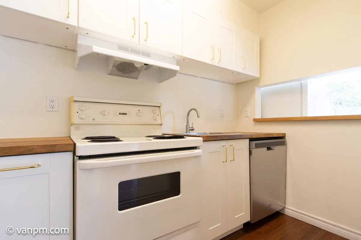 Photo 5 of 13 at #208 – 1363 Clyde Avenue