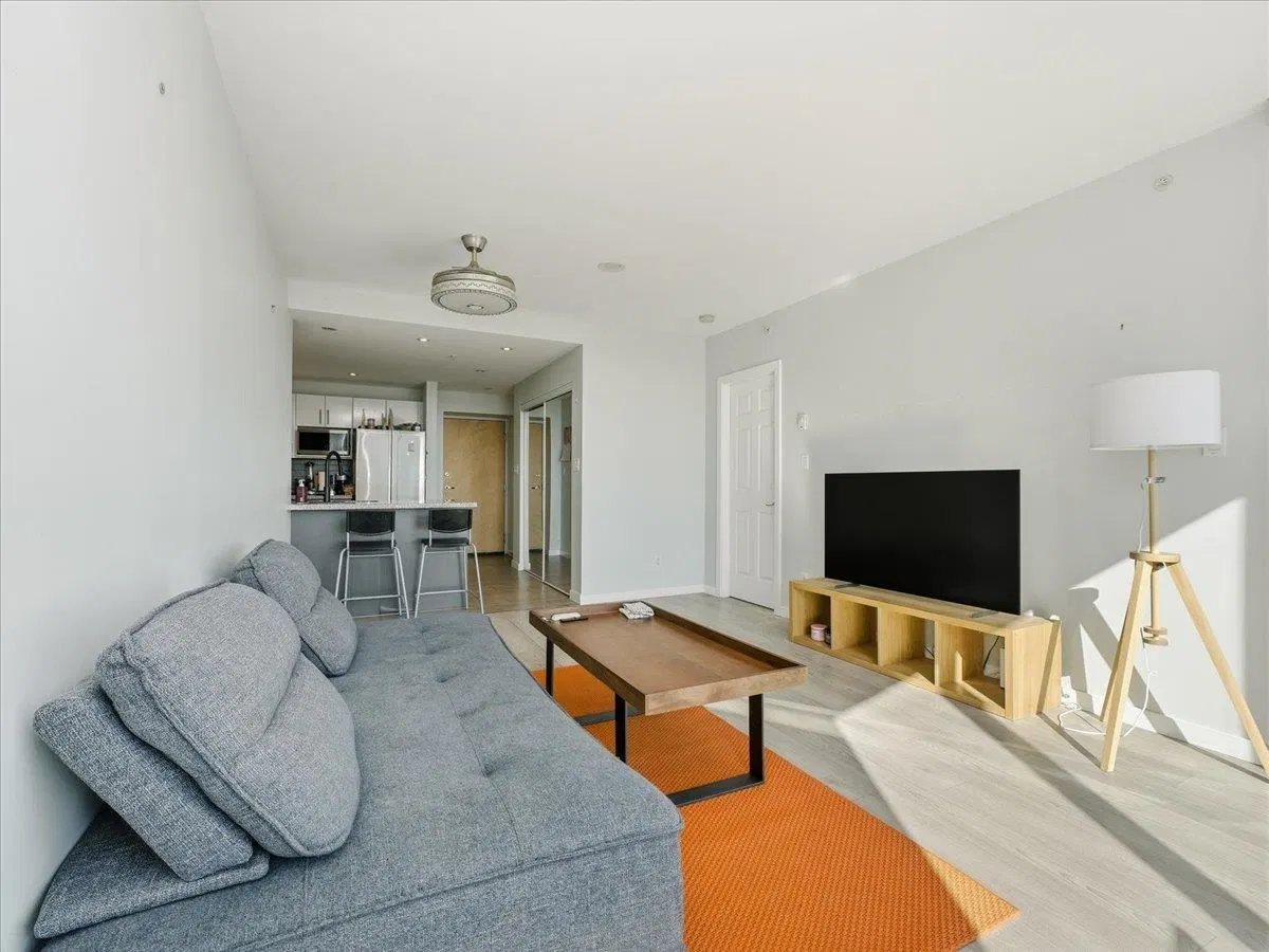 Photo 2 of 27 at #1710 – 14 Begbie Street