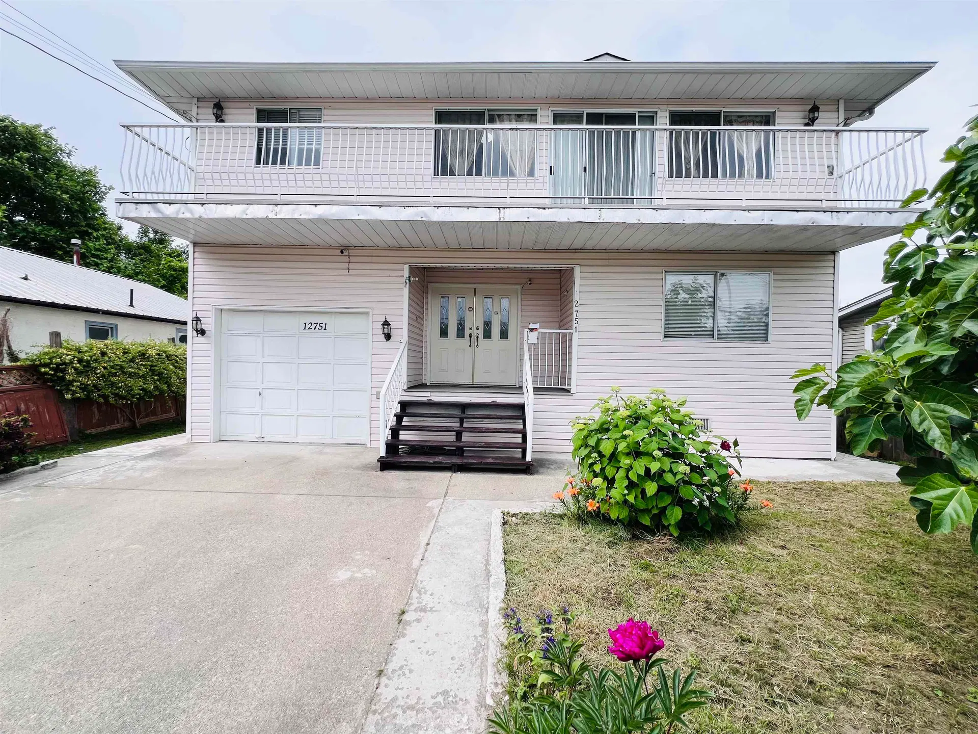 Photo 1 of 32 at 12751 115a Avenue